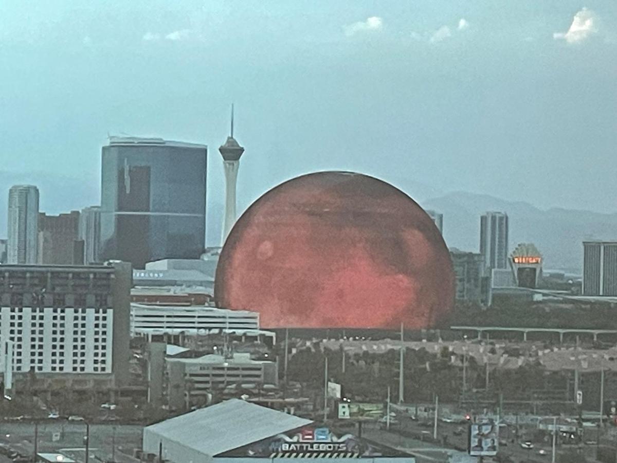 Signature Mgm Suite With Strip And Sphere View Las Vegas Exterior photo